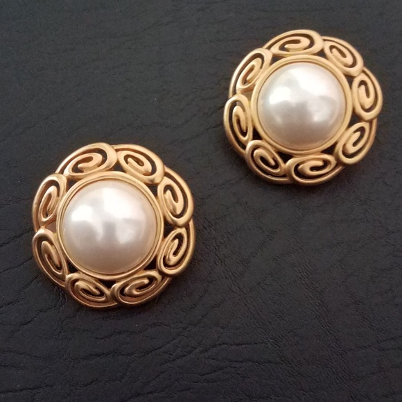 Anne Klein Jewelry - Anne Klein "Pearl & Gold" Clip On Earrings
